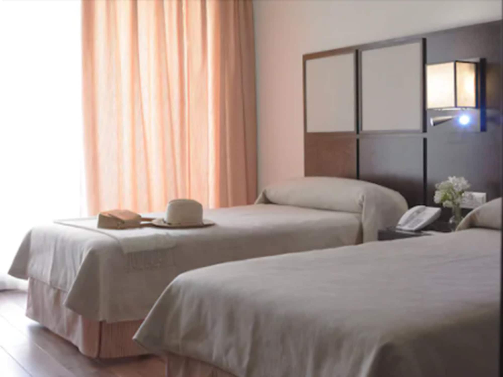 Hotel Isla De La Garena Alcalá de Henares Pokoj fotografie