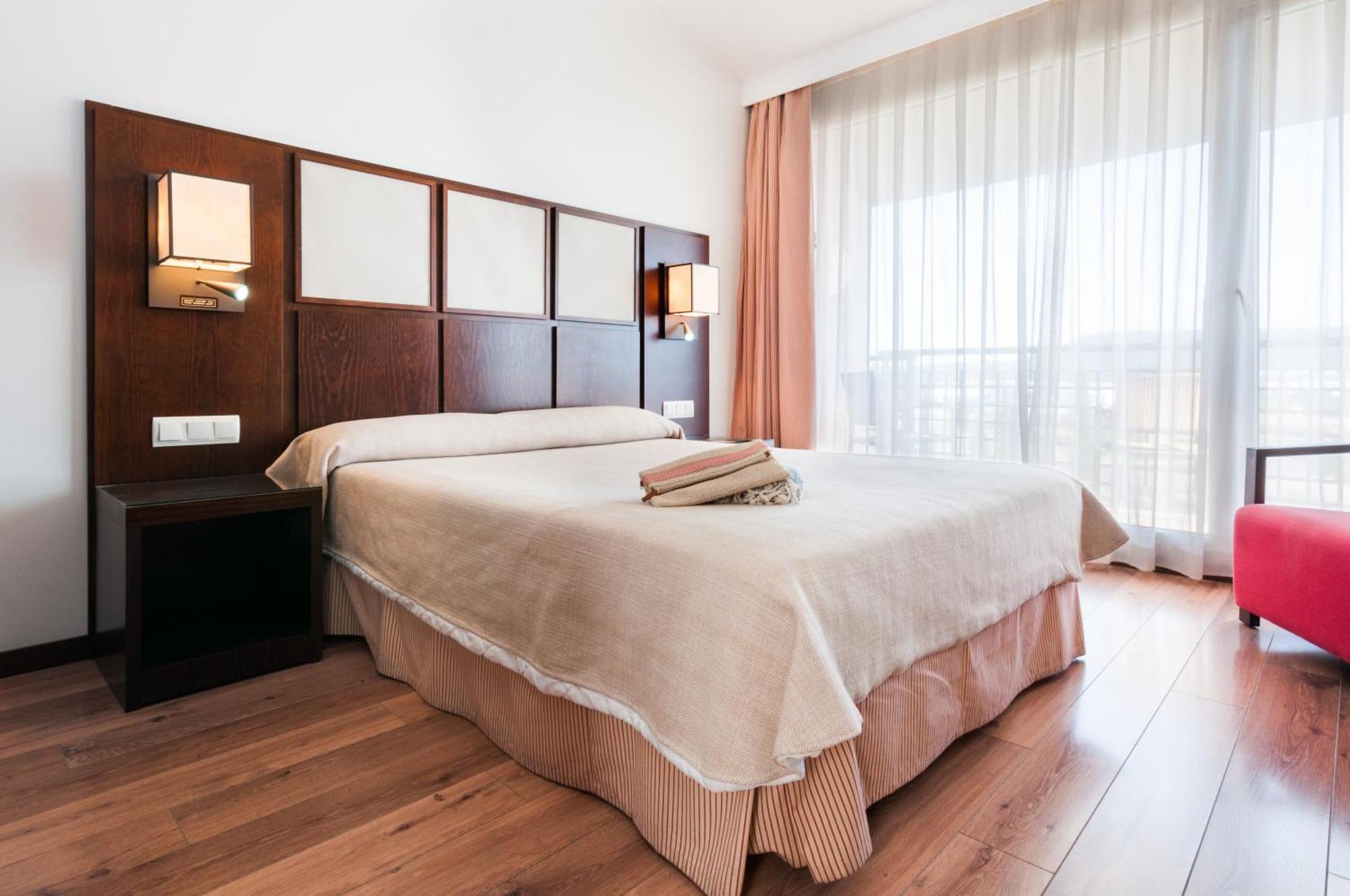 Hotel Isla De La Garena Alcalá de Henares Exteriér fotografie