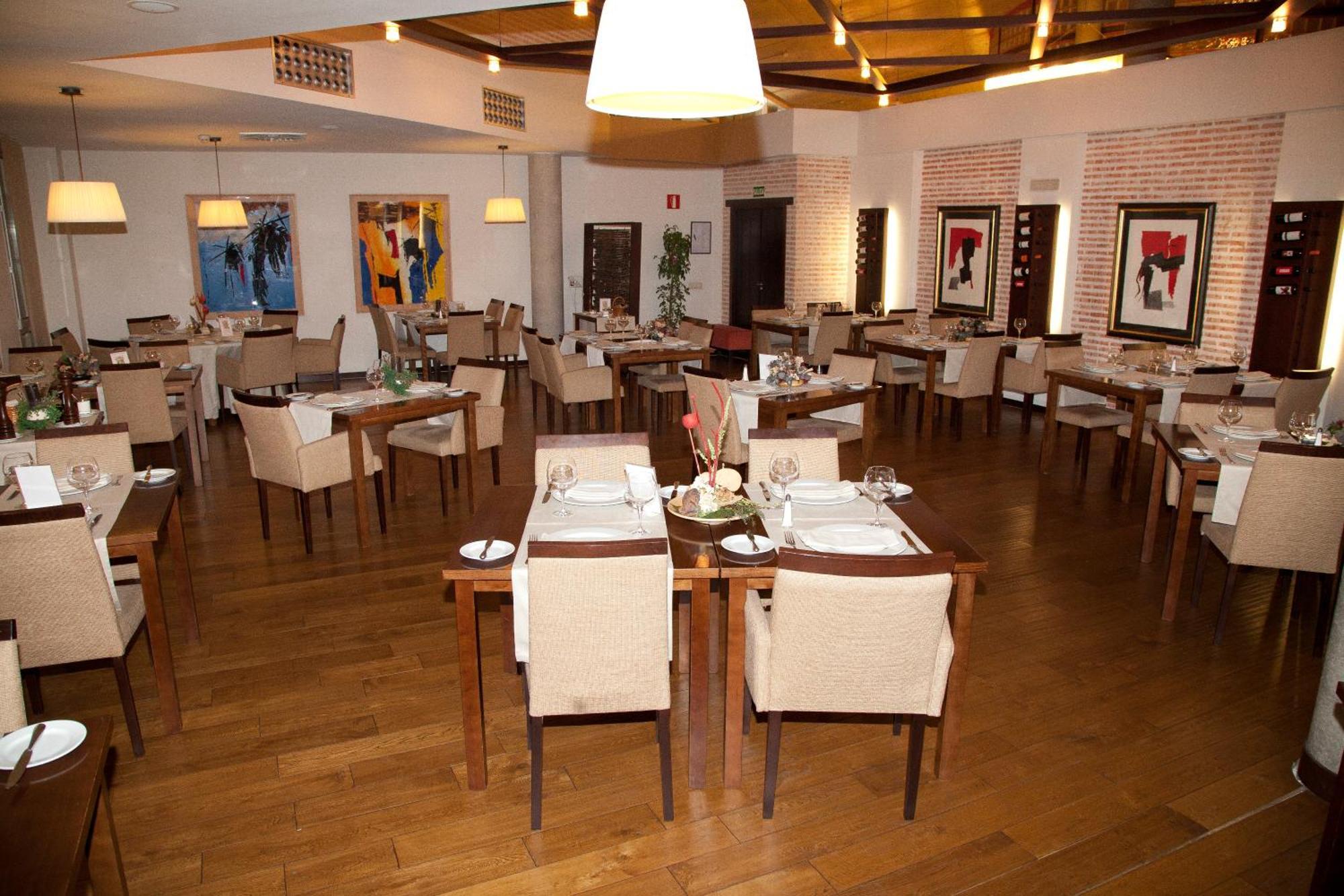 Hotel Isla De La Garena Alcalá de Henares Restaurace fotografie