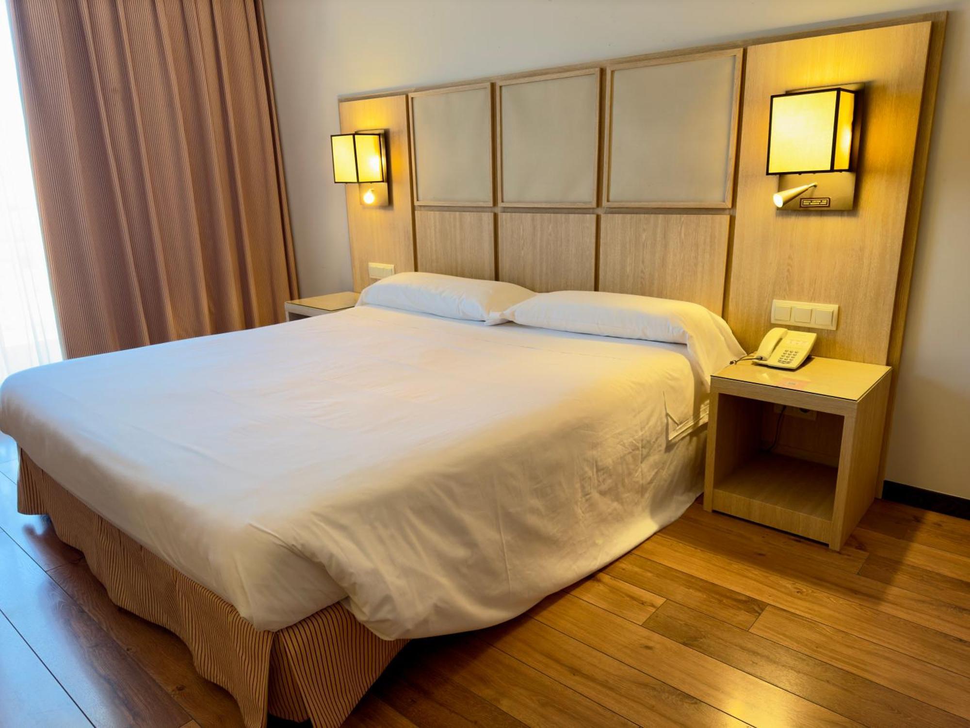 Hotel Isla De La Garena Alcalá de Henares Exteriér fotografie